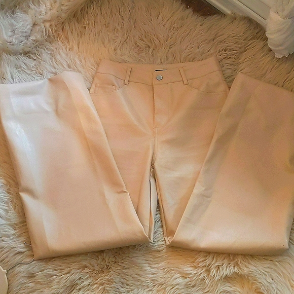 Nwt pleather  wide leg cream pants - Picture 2 of 5